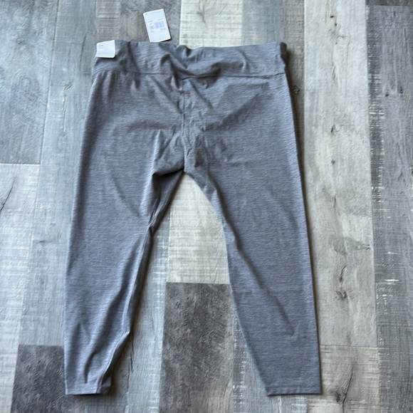 Nike One Women's Mid-Rise Crop Leggings 🖤🖤 - Picture 5 of 6